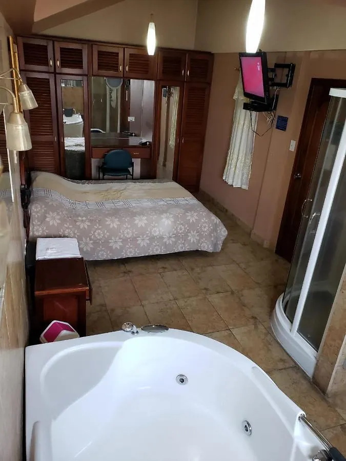 Hostal Camelot Quito Guest house